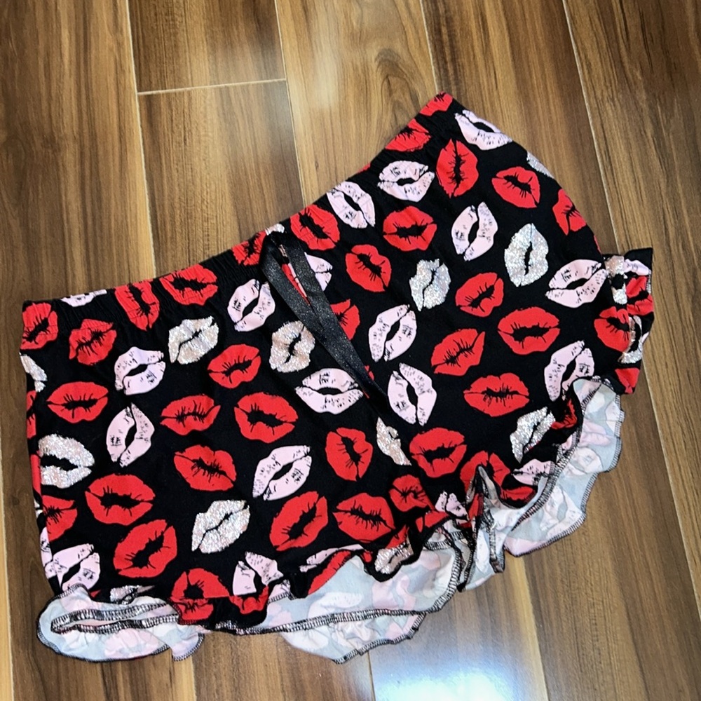 Large weekend edition lips glitter sexy pajama shorts ruffle stretchy
